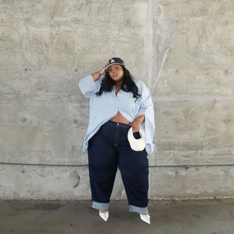 Outfit Ideas Curvy, Fall Festival Outfit, Curvy Fashion Summer, Body Positive Fashion, Plus Size Posing, Cap Outfit, Plus Size Summer Outfits, Curvy Fashionista, Oversized Outfit