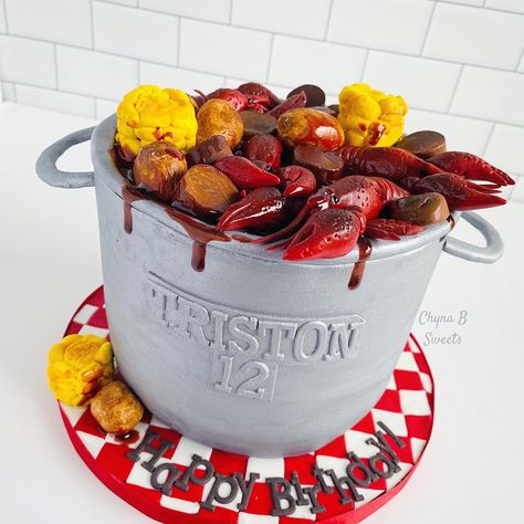 Crawfish Boil Cake, Crawfish Cake, Crawfish Birthday, Crawfish Boil Party, Food Tutorials, Crawfish Season, Cake Video, Crab Boil, Bowl Cake