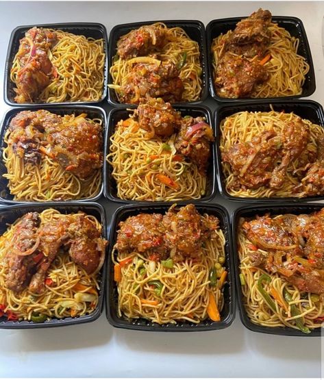 Dinner Rice, Cooking Soul Food, Yummy Noodles, Nigeria Food, African Recipes Nigerian Food, Amazing Food Platters, Healthy Sandwich Recipes, Food Infographic, Egg Pasta