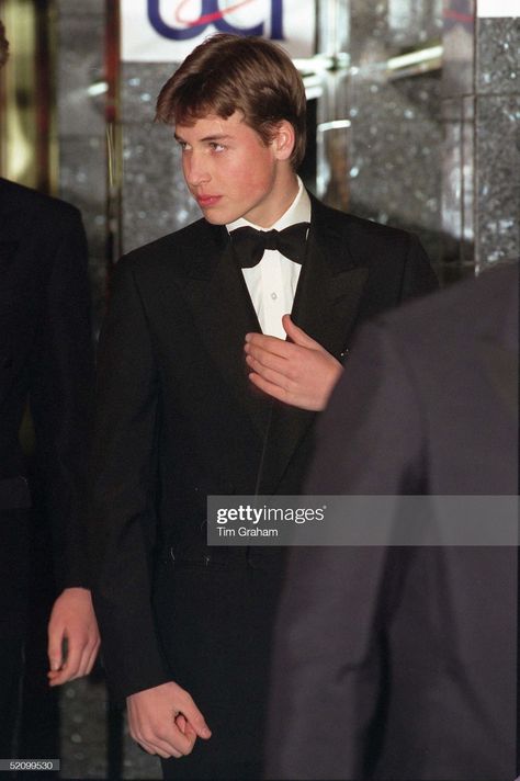 Investiture Ceremony, Principe William, King William, Royal Family England, Royalty Aesthetic, British Royal Families, Young Prince, William And Kate, Prince William And Kate