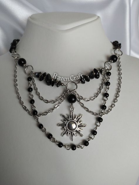 Choker Ideas Beaded, Diy Bracelets And Necklaces, Dark Fairy Jewelry, Gothic Handmade Jewelry, Grunge Accessories Diy, Fairy Grunge Jewelry, Goth Items, Goth Diy, Gothic Jewelry Diy