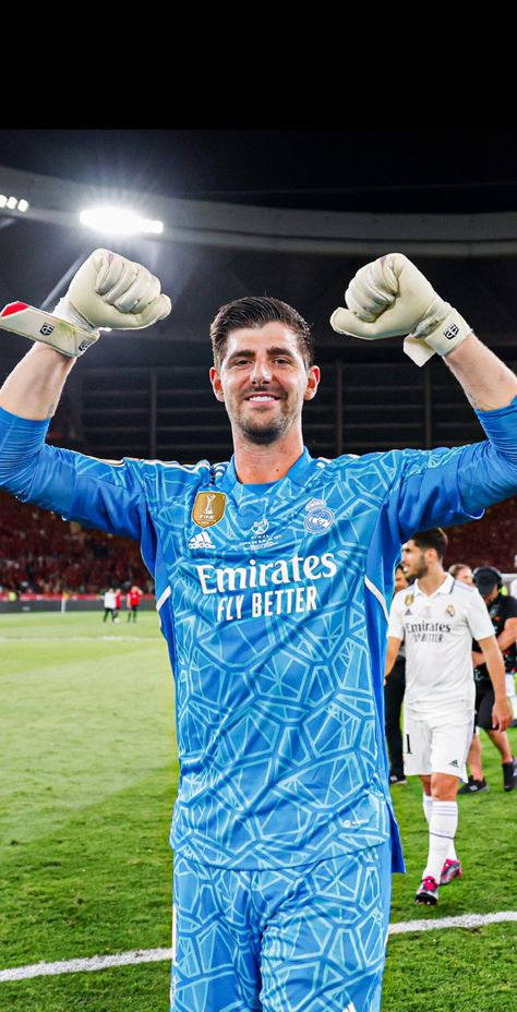 Courtois Real Madrid, Goalkeeper Jersey, Alexis Sanchez, Thibaut Courtois, Real Madrid Players, Leo Messi, Football Jerseys, Cristiano Ronaldo, Real Madrid