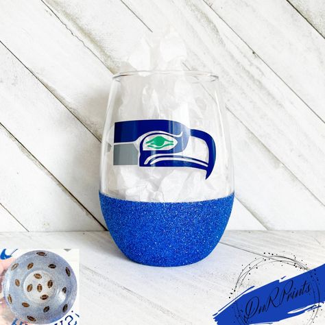 Seattle Seahawks Football, Wine Glass Decor, Glitter Wine, Personalized Football, Sports Gifts, Seattle Seahawks, Glass Decor, Wine Glasses, Seattle