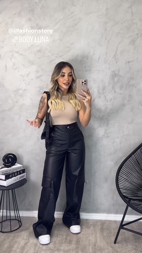 Leather Cargo Pants Outfit, Look Zara, Dressy Casual Outfits, Cargo Pants Outfit, Looks Party, Elegante Casual, Dressy Casual, Office Outfits, Fashion Killa