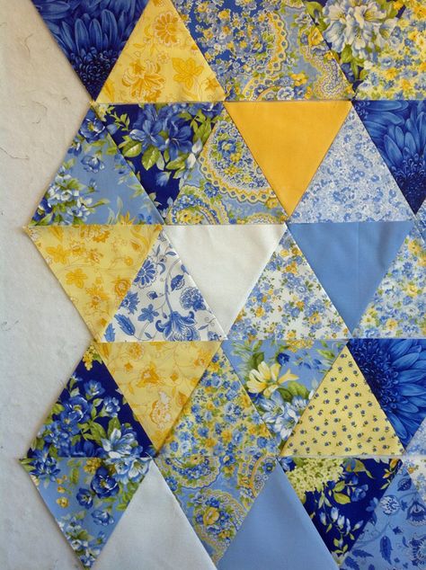 QALRows #quilting #quilts #tablerunners Blue Quilt Patterns, American Patchwork And Quilting, Triangle Quilts, Two Color Quilts, Yellow Quilts, Summer Quilts, Triangle Quilt, Paper Piecing Quilts, Quilted Table