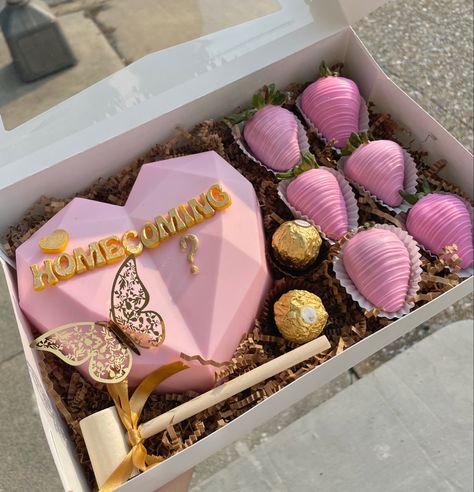 Pink & gold breakable heart with chocolate covered strawberries Breakable Chocolate Heart Ideas Inside, Break Chocolate Heart, Prom Strawberries, Pink Breakable Heart, Prom Chocolate Covered Strawberries, Chocolate Heart Box Ideas, Strawberry Business, Eternal Bouquet, Berry Ideas