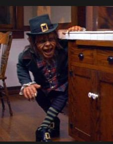 LEPRECHAUN 2 THE LEPRECHAUN PLAYED BY WARWICK DAVIS Leprechaun Horror Movie, Funny Leprechaun Pictures, Creepy Leprechaun, Scary Leprechaun, Leprechaun Horror, Evil Leprechaun, Leprechaun Pictures, Leprechaun Movie, Warwick Davis