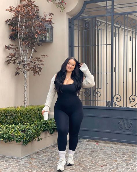 Fitness Aesthetic Midsize, 260 Pounds Woman, Thick Aesthetic Outfits, Midsize Confidence, Chubby Gym Outfit, Outfits For Busty Black Women, Midsize Fitness Aesthetic, Jaelah Majette, Curvy Gym Outfit