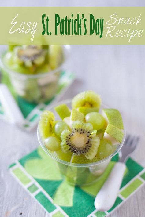 Green Fruit Salad, Fruit Magic, Fun Holiday Food, Kids Snack Food, Green Snacks, School Nutrition, Super Healthy Kids, St Patricks Day Food, Preschool Snacks