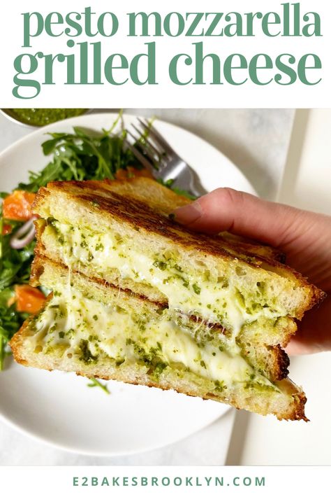 Recipes Grilled Cheese, Mozzarella Grilled Cheese, Fancy Grilled Cheese Recipes, Grilled Cheese Recipes Gourmet, Pesto Grilled Cheese, Fancy Grilled Cheese, Recipes Gourmet, Pesto Mozzarella, Viral Food