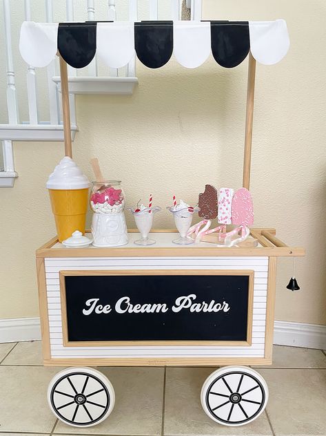 Used lightweight spackle to cover thesd wooden ice creams and give them a realistic look Lemonade Cart, Faux Ice Cream, Market Cart, Prop Photography, Cart Ideas, Coffee Bar Ideas, Ice Cream Parlor, Kitchen Things, Hearth And Hand