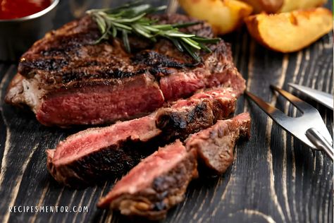 How To Reheat Steak, Gordon Ramsay Steak, Cooking Turkey Bacon, Frozen Steak, Cook Steak, Steak Marinade Recipes, Leftover Steak, Kobe Beef, Perfect Steak