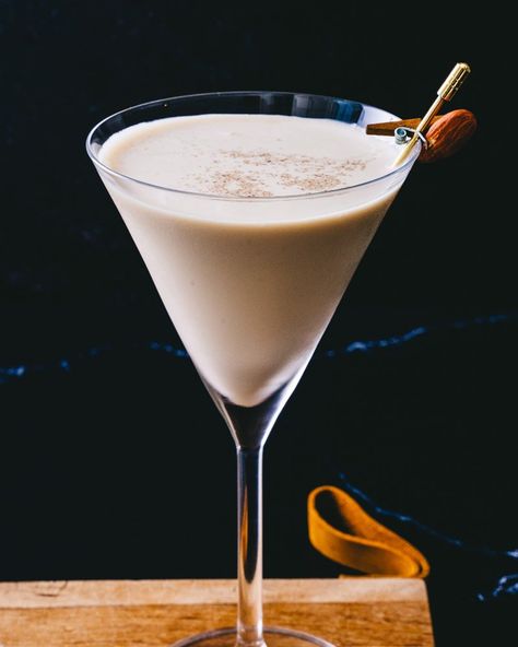 Almond Tequila Recipes, Toasted Almond Martini, Almond Drink Recipe, Toasted Almond Drink, Dear Alcohol, Almond Cocktails, Amaretto Cocktails, Almond Drink, Amaretto Drinks