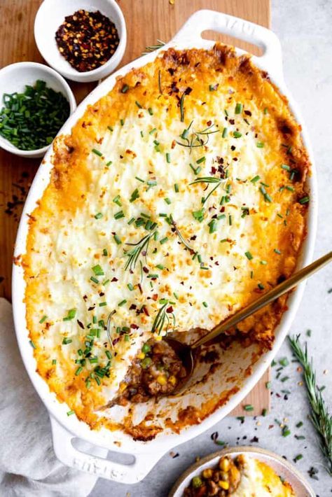 Gluten Free Shepherd's Pie - Eat With Clarity Nerdy Recipes, Shell Cottage, Baked Fish Tacos, Healthy Mashed Potatoes, English Dishes, Shepherd's Pie Recipe, Christmas Feast, Shepherds Pie Recipe, Harry Potter Food