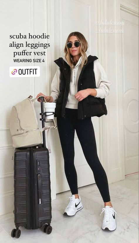 Black Leggings Outfit Ideas, Leggings Casual Outfit, Black Leggings Casual, Airport Outfit Winter, Leggings Outfit Ideas, Airplane Outfits, Fashion Travel Outfit, Black Leggings Outfit, Leggings Outfits