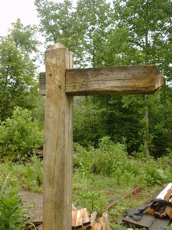 Rural Mailbox Ideas, 6x6 Post Ideas, Rustic Letterbox, Country Mailbox, Railroad Tie, Rural Mailbox, 2x4 Crafts, Wooden Mailbox, Finger Lakes Ny