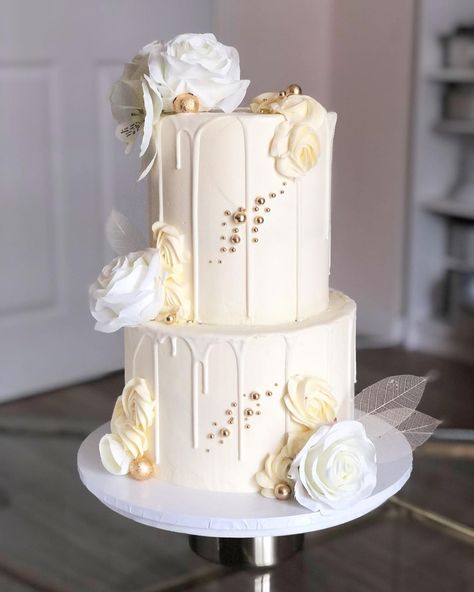 Amelia’s Cakes’s Instagram photo: “You guys love this design, I love it more as a two tier 🤍 . . . . . . . . . . . . . . #elegantcake #oldhambaker #oldhamcakes…” White And Gold Wedding Cakes, Drip Wedding Cake, Sequin Wedding Cake, Gold And White Cake, Wedding Cake Simple Elegant, White And Gold Wedding Cake, Reception Cake, White And Gold Wedding, White Birthday Cakes