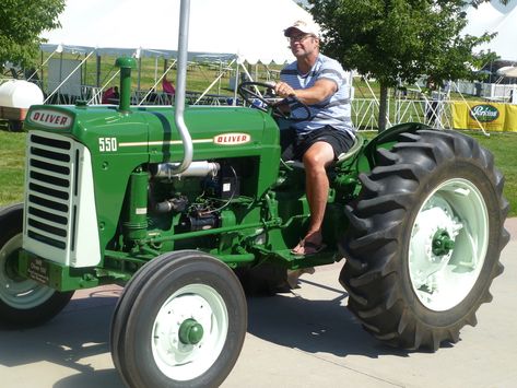 oliver tractor Tennessee Farm, White Tractor, Farm Humor, Farm Town, Oliver Tractors, Farming Equipment, Classic Tractor, Tractor Pulling, Antique Tractors