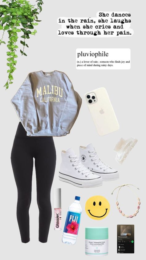 Rainy day fit! Rainy Day Movie Outfit, Rainy Day Outfit Leggings, Hot Rainy Day Outfit Summer, Lazy Rainy Day Outfit, Casual Rainy Day Outfit Summer, Hot Rainy Day Outfit, Cold Rainy Day Outfit Casual, Comfy Legging Outfits, School Trip Outfit