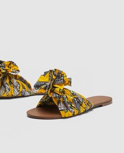 Zara Printed Fabric Slides African Shoes, Africa Style, Fabric Sandals, Shoes Outfit Fashion, Sandals Outfit, Shoes Flats Sandals, Cute Sandals, Diy Shoes, Cheap Shoes