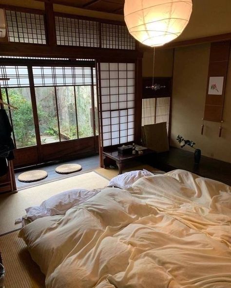 Japan Apartment Aesthetic, Japanese Apartment Interior, Japan Apartment, Japanese Style Bedroom, Chinese Style Interior, Red Bedroom Decor, Traditional Japanese Home, Small House Blueprints, House Traditional