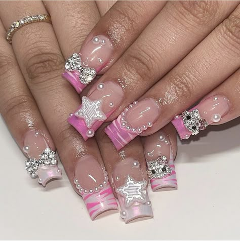 Kawaii Y2k Nails, Valentines Day Nails Hello Kitty, Y2k Hello Kitty Nails Short, Hello Kitty Y2k Nails, Short Kawaii Nails, Mail Short, Pink Y2k Nails, Claire's Nails, Punk Nails