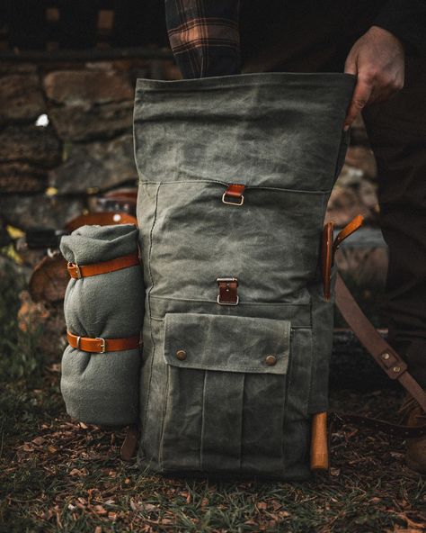 Preppers Survivalist, Diy Backpacks, Bushcraft Backpack, Roll Top Backpack, Waxed Canvas Backpack, Retro Backpack, Diy Backpack, Top Backpacks, Roll Top