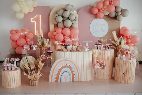 Arco-íris Boho 🤎🤍🧡 O primeiro aninho da Maria Cecília foi muito sonhado e planejado pela mamãe @ericalais Obrigada por confiar a mim esse… | Instagram Arco Iris Boho, Hippie Birthday Party, Rapunzel Birthday Party, Hippie Birthday, Baptism Decorations, Baby Arrival, Money Making Hacks, August 17, Party Girls