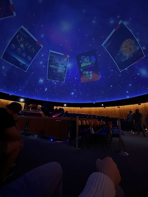 Cheap Date Aesthetic, Astronomy Club, Planetarium Date Aesthetic, Cute Dates, Planetarium Date, Kid Dates, Unique Date Ideas, Dream Dates, Romantic Date Night Ideas