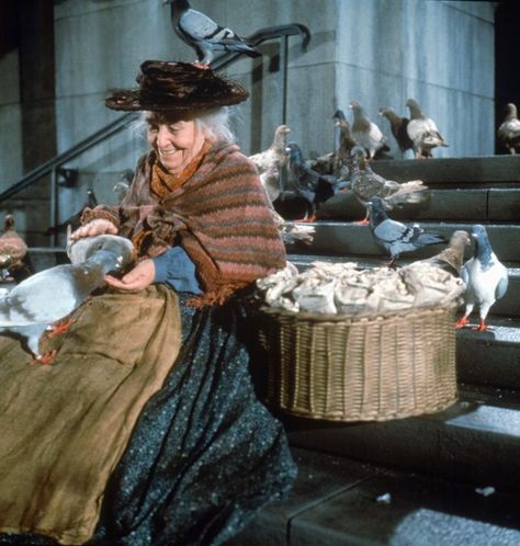 Mary Poppins - feed the birds, tuppence a bag Mary Poppins Musical, Bird Woman, Mary Poppins Movie, Disney Mary Poppins, Mary Poppins 1964, Mary Poppins Costume, Bird Lady, Feed The Birds, Disney Songs