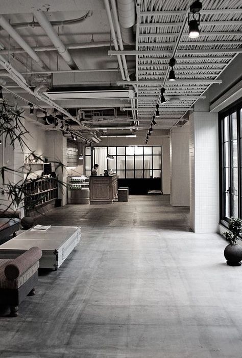 Loft store Exposed Pipes Interior Design, Kyoto Interior, Soft Industrial, Exposed Ceilings, Grey Ceiling, Space Hotel, Interior Window, Loft Space, Loft Studio