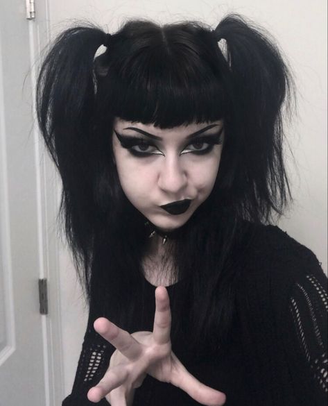 Male Couple Base, Goth Hairstyles With Bangs, Trad Goth Hairstyles, Cute Goth Hairstyles, Trad Goth Hair, Hairstyles Goth, Goth Hairstyle, Goth Hairstyles, Trad Goth Makeup