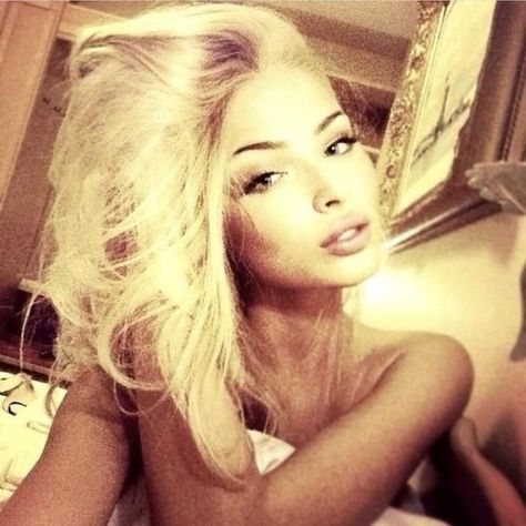 Nigh1Queeen в TikTok Alena Shishkova, Bound By Honor, Chloe Walsh, Nyc Girl, Model Lifestyle, Malibu Barbie, Rich Kids, Pretty Selfies, Star Girl