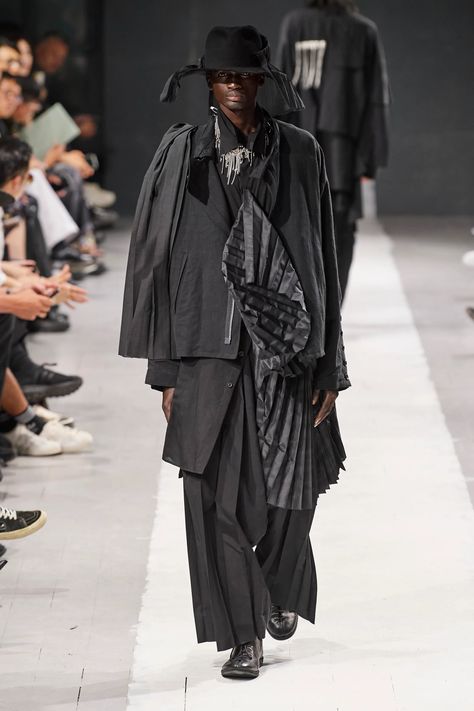 Yohji Yamamoto 80s, Yohji Yamamoto Menswear, Yoji Yamamoto, Yohji Yamamoto Men, Stylish Men Wear, 2024 Menswear, Kansai Yamamoto, Concept Clothing, Menswear Fashion Show