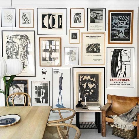 Gallery wall. Collage Apartment, Gallery Wall Inspiration, Framed Pictures, Trendy Living Rooms, Gallery Design, Style At Home, Decor Minimalist, Wall Gallery, Inspiration Wall