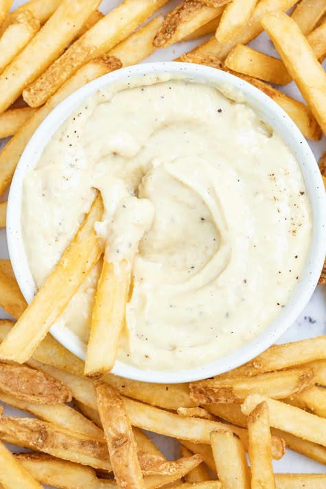 Ultra rich and creamy, this blended roasted garlic aioli will be your new favorite homemade condiment. Made with roasted garlic, dijon, parmesan, and a splash of lemon juice makes it perfect on top of your favorite sandwich or burger and great to dunk french fries into. #aiolirecipe #condiment #roastedgarlic #homemadeaioli #homemadesauce #homemademayo Healthy Easy Appetizers, Early Graduation, Burger Food Truck, Gameday Appetizers, Lemon Garlic Aioli, Garlic Aioli Recipe, Homemade Aioli, Roasted Garlic Aioli, Recipes For Work