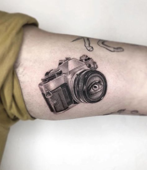 Maya Gat | tattoo artist page Camera Tattoo Design, Dna Tattoo, Planet Tattoos, Camera Tattoo, Tattoo Photography, Head Tattoos, Tattoo Designs Men, Tattoo Ideas Design, Moon Tattoo