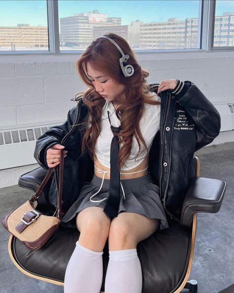 Acubi Fashion Outfit, Headphone Outfit, Korean Fashion Aesthetic, Acubi Fashion, Fashion Outfits Korean, Korean Fashion Outfits, Outfit Korean, Shotting Photo, Looks Black