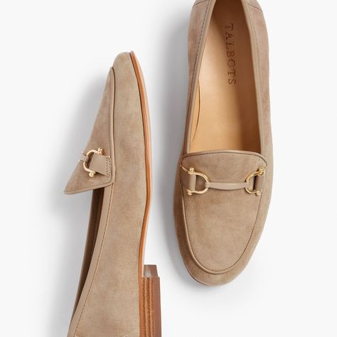 Our Cassidy Loafer is crafted of rich velvet in a comfortable, round-toe silhouette. Leather edging and gold hardware complete this perfect shoe. Suede Loafers Women, Loafers Women, Work Shoes Women, Fashion Shoes Heels, Loafers Online, Classic Women, Classic Style Women, Suede Loafers, Heels Sandals