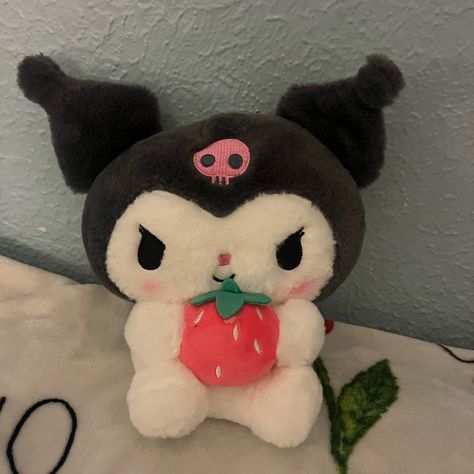 Brand New Kuromi Plush With Strawberry Kuromi Merch, Kuromi Things, Kuromi Stuff, Kuromi Room, Kuromi Plushie, Sanrio Plushies, Sanrio Toys, Kuromi Plush, Cute Kuromi