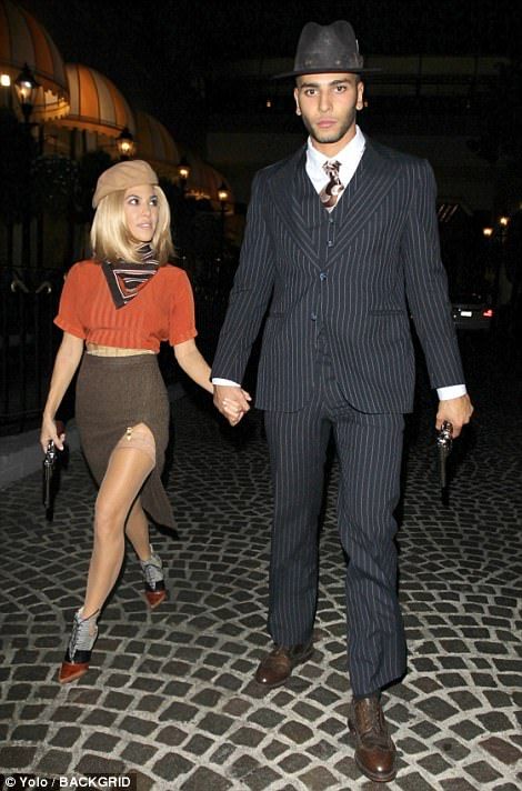 Bonnie And Clyde Costume Couple, Kourtney Kardashian Boyfriend, Bonnie And Clyde Costume, Bonnie And Clyde Halloween, Bonnie And Clyde Halloween Costume, Clyde Barrow, Younes Bendjima, Bonnie And Clyde, Trio Halloween Costumes