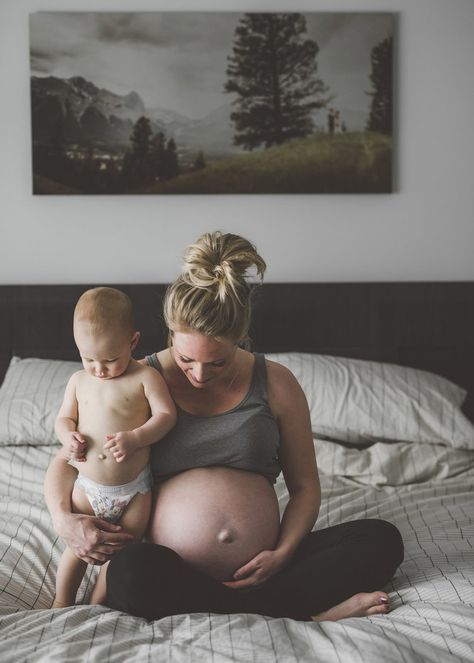 In Home Maternity Session, Indoor Maternity Photos, Home Maternity Session, Lifestyle Maternity Photography, Home Maternity Photography, Diy Maternity Photos, Family Maternity Pictures, Maternity Photography Poses Couple, Maternity Photography Studio