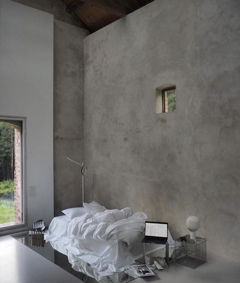 Apt Layout, Loft House Ideas, Concrete Bedroom, Concrete Apartment, Brutalist Interior, Concrete Room, Concrete Interiors, Industrial Interior Design, Space Interiors