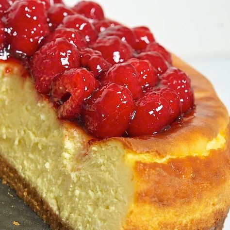 Cheesecake slice- Blog 408 Ina Garten Cheesecake Recipe, Perfect Cheesecake, Raspberry No Bake Cheesecake, Cheesecake Recipes Classic, Homemade Cheesecake, Classic Cheesecake, Golden Rules, Raspberry Cheesecake, Piece Of Cake