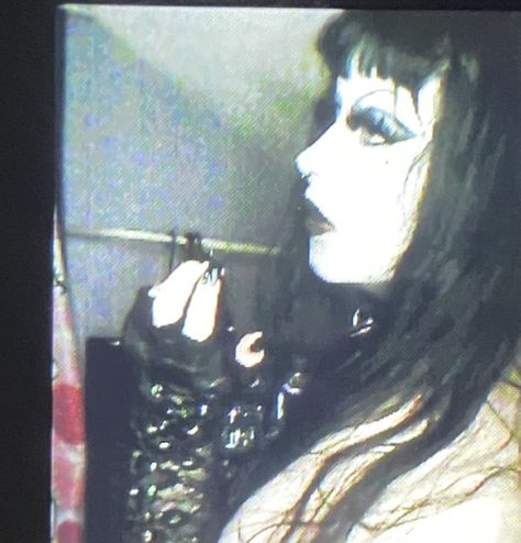 goth mallgoth emo alternative mall goth alt altfashion 2010 Goth Aesthetic, Classic Goth Aesthetic, 1980s Goth Fashion, Emo Esthetic, Goth Club Aesthetic, Mall Goth Pfp, Goth Profile Picture, 90s Mall Goth Aesthetic, Mall Goth Hair