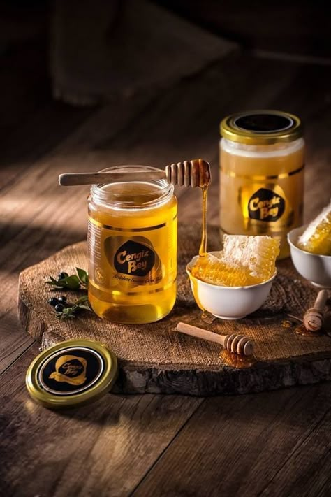 https://www.facebook.com/groups/204914794989964/?ref=share Honey Product Photography, Honey Food, Honey Breakfast, Food Photography Dessert, Food Photography Composition, Honey Drink, Honey Photography, Dark Food Photography, Honey Brand