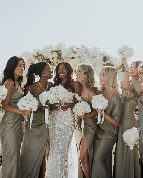 BHLDN Weddings on Instagram: "An earthy green bridesmaid palette we won't soon forget. Tap the link in our bio to shop our favorite satin charmeuse silhouettes in the shade Moss. Bride: @anahing_ 📷: @mariahibbsphotography" Makeup With Green, Bridesmaid Palette, Bridesmaid Dresses Black, Sage Green Bridesmaid Dresses, Sage Wedding Colors, Sage Green Bridesmaid, Wedding Wardrobe, Sage Green Bridesmaid Dress, Bridal Styling