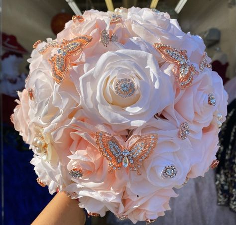 White mixed with light pink bouquet featuring rose gold stoned butterflies. Perfect for your special occasion! Pink Quinceanera Dresses Rose Gold, Sweet 16 Bouquet, Quinceanera Ramo, Quinceanera Dresses Rose Gold, Light Pink Quinceanera Dresses, Quince Bouquet, Light Pink Bouquet, Quince Flowers, Bouquet Butterfly