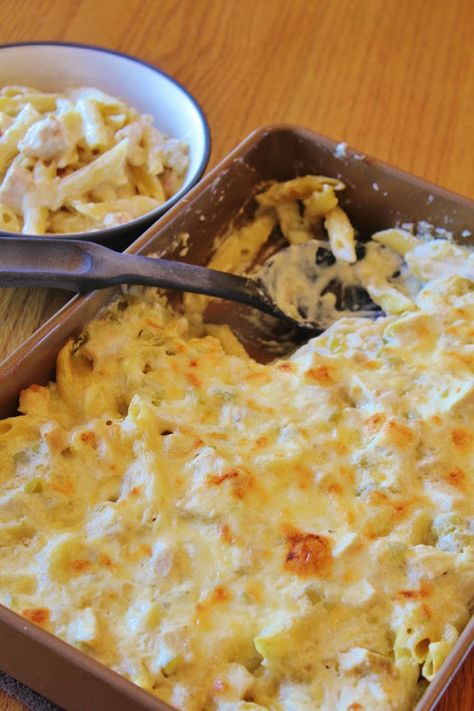 Green Chili Pasta, Chili Pasta, Chicken And Cheese, Green Chili Chicken, Chicken Enchilada Recipe, Green Chili, S'mores, Casserole Dish, Main Dish Recipes