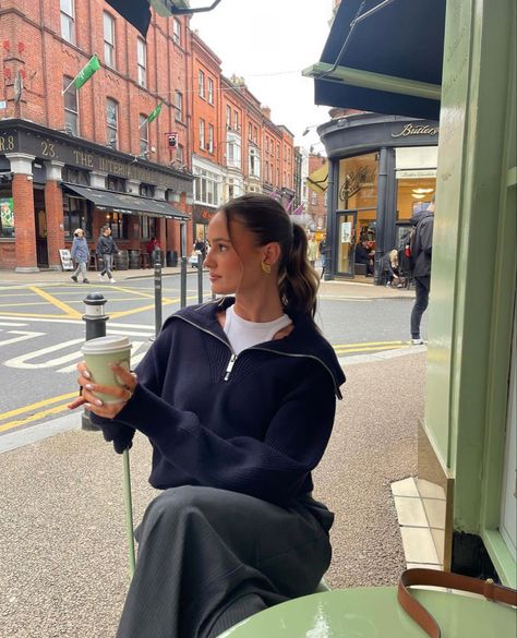 Matcha Starbucks, Cold Fashion, Cool Girl Style, Cold Outfits, Easy Winter Outfit, Outfit Inspo Casual, Fashion Attire, Minimal Style, Outfit Inspo Fall